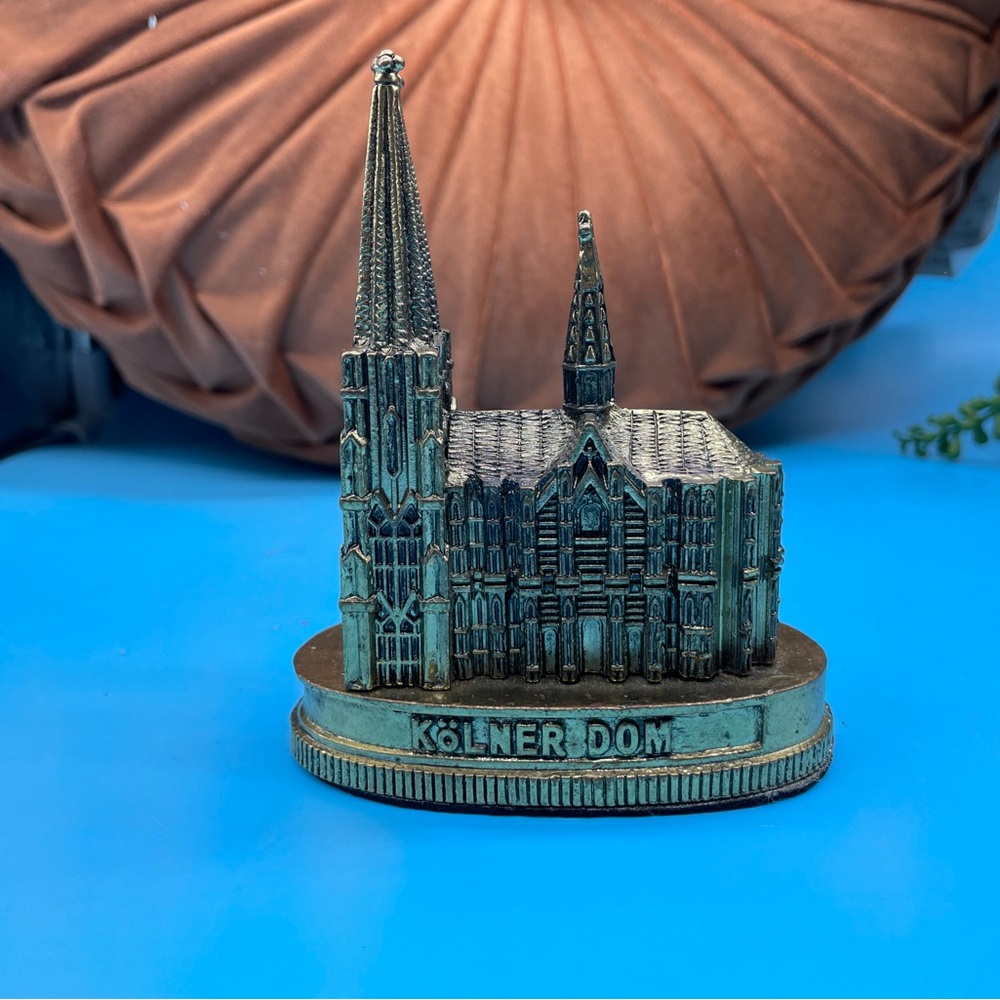 Kolner Dom Souveneir Building